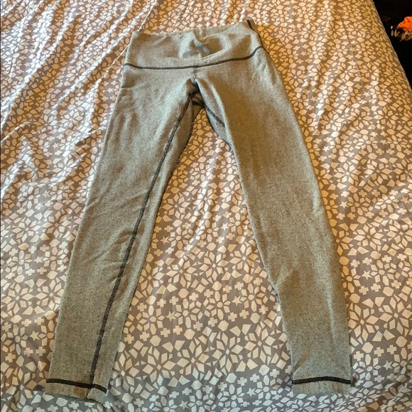 Lulu lemon Wunder Unders - Picture 3 of 3